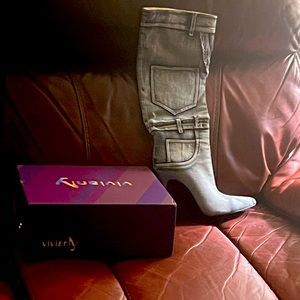 I’am Selling a pair of denim Boots